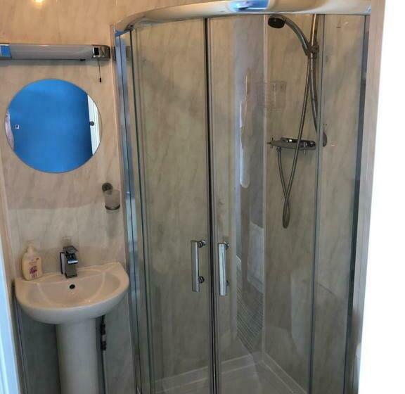 חדר סטנדרט יחיד, The Monarch