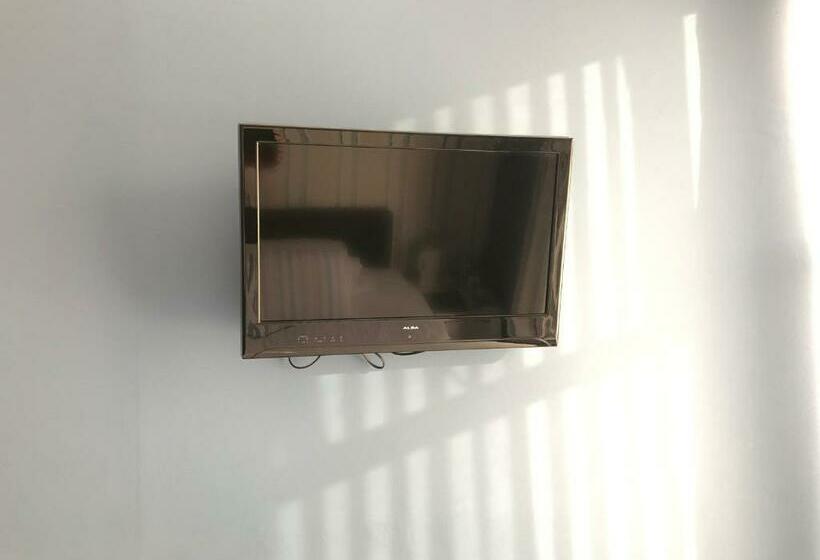 חדר סטנדרט יחיד, The Monarch