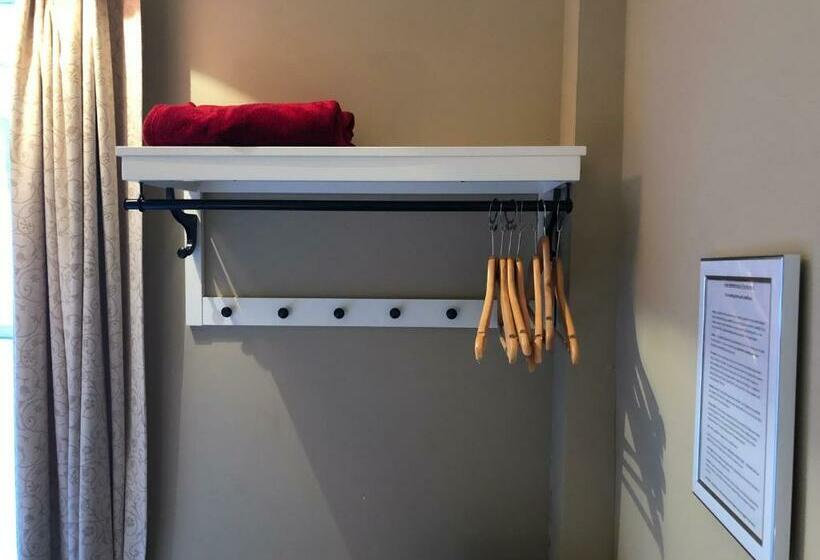 חדר סטנדרט יחיד, The Monarch