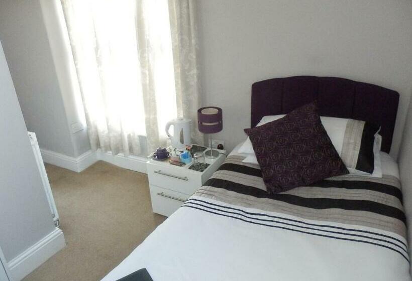 חדר סטנדרט יחיד, The Monarch