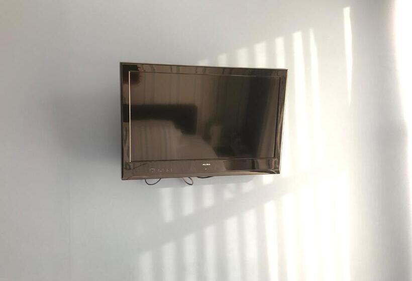 חדר סטנדרט יחיד, The Monarch