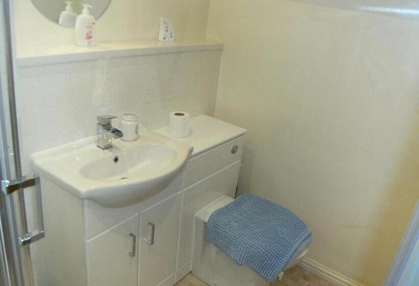 חדר סטנדרט, The Monarch