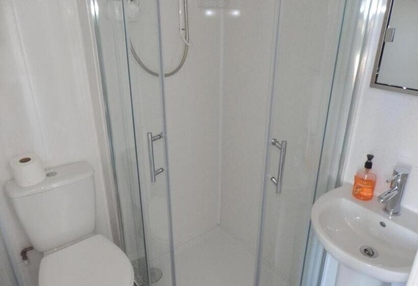 חדר סטנדרט, The Monarch