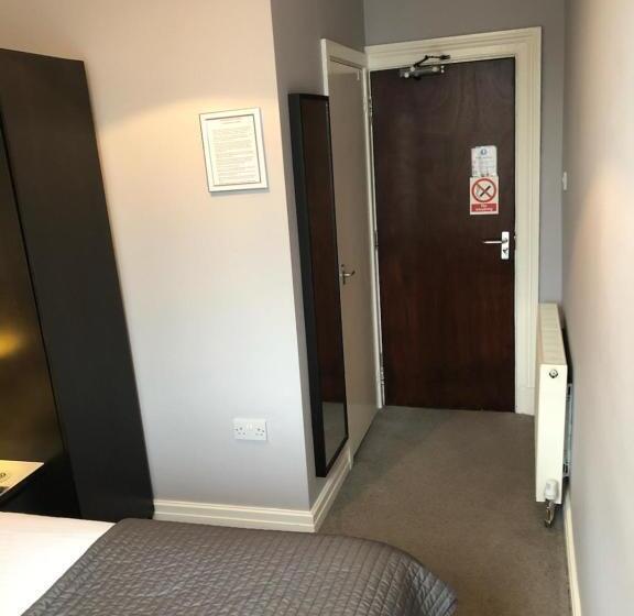 חדר סטנדרט, The Monarch