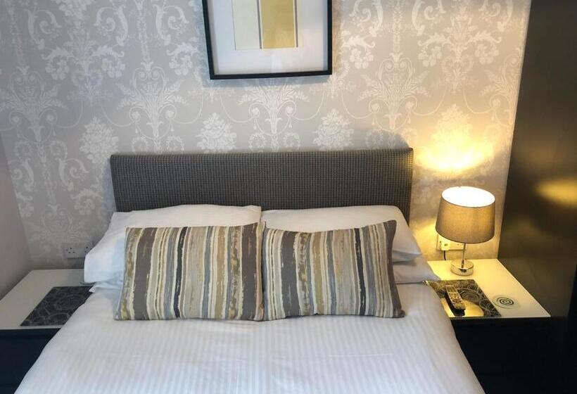 חדר סטנדרט, The Monarch