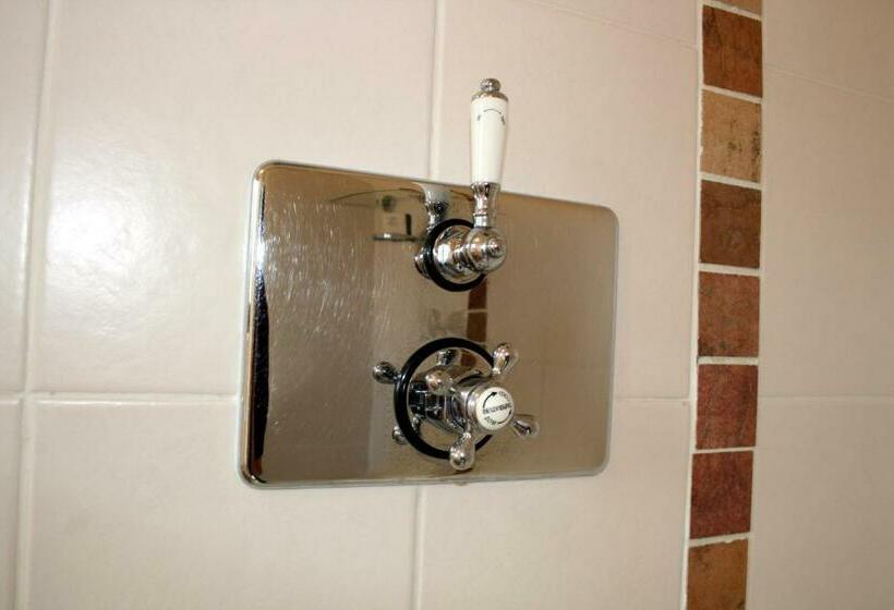 חדר אקזקיוטיב, Upper Neatham Mill