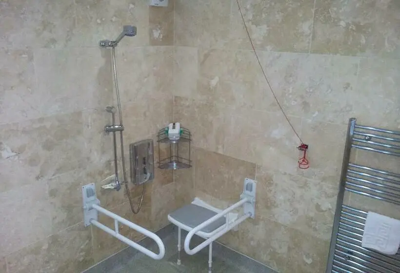 Standard-invahuone, Deangate Motel