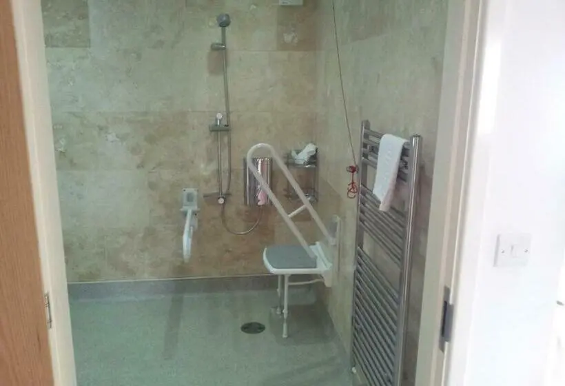 Standard-invahuone, Deangate Motel