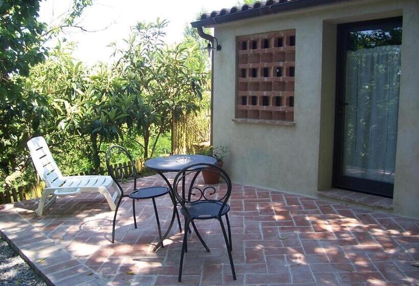 2 Bedroom Apartment With Garden, Agriturismo Il Paradiso