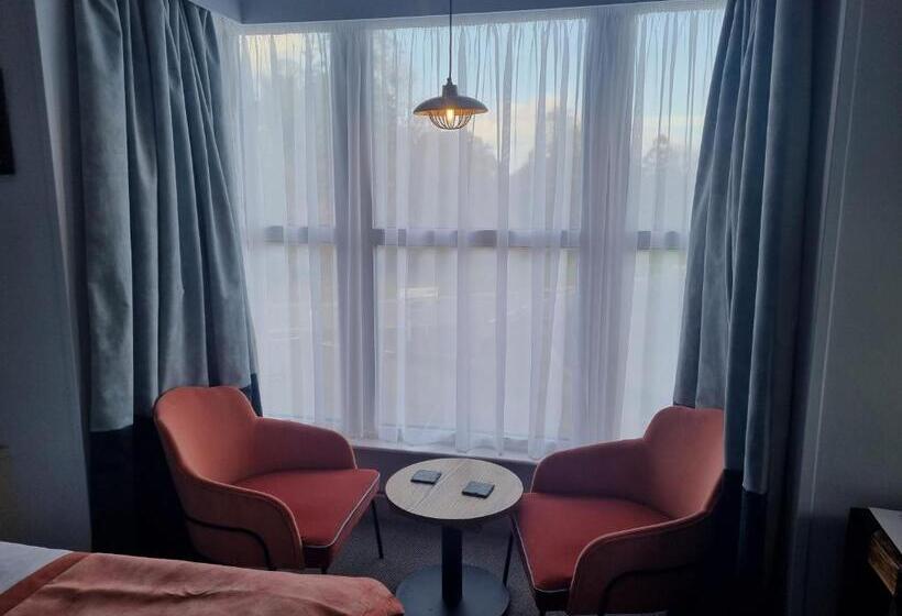 Семейный Номер, Anglesey Arms