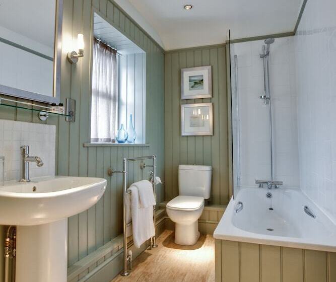 Семейный Номер, Anglesey Arms