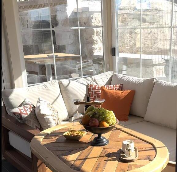 ویلای یک اتاق خوابه با استخر شنا, Azure Cave Suites Cappadocia