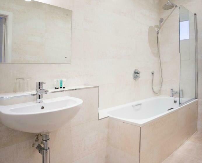 패밀리 룸, Beachlands