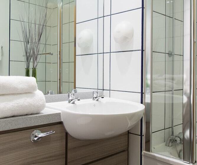 غرفة قياسية, Hello