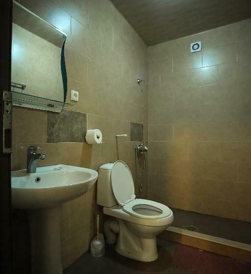 اتاق استاندارد سه تخته با بالکن, Kutaisi Globus