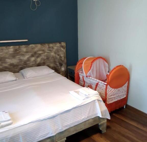 اتاق خانوادگی, Kutaisi Globus