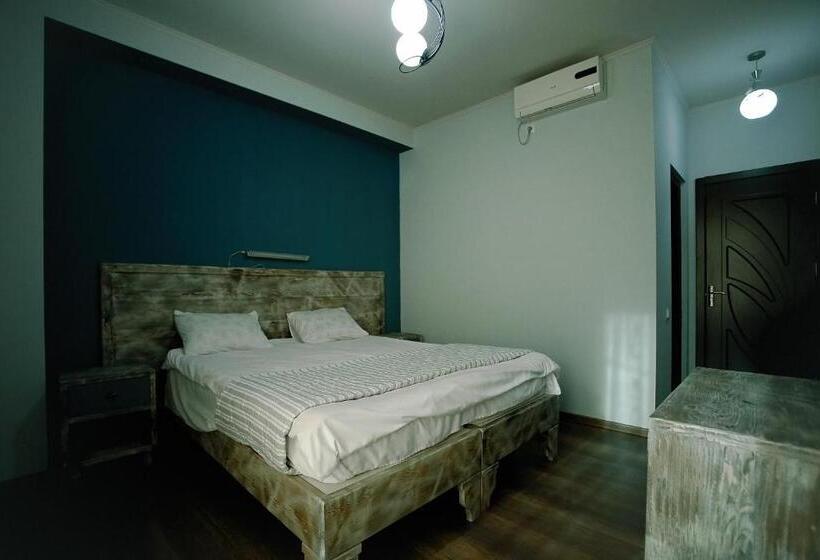 اتاق اکونومی, Kutaisi Globus