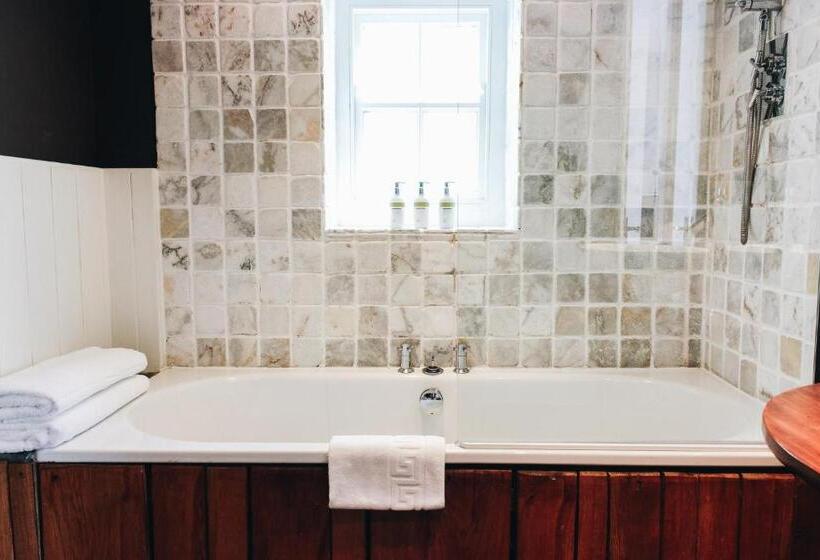 标准间, Llys Meddyg