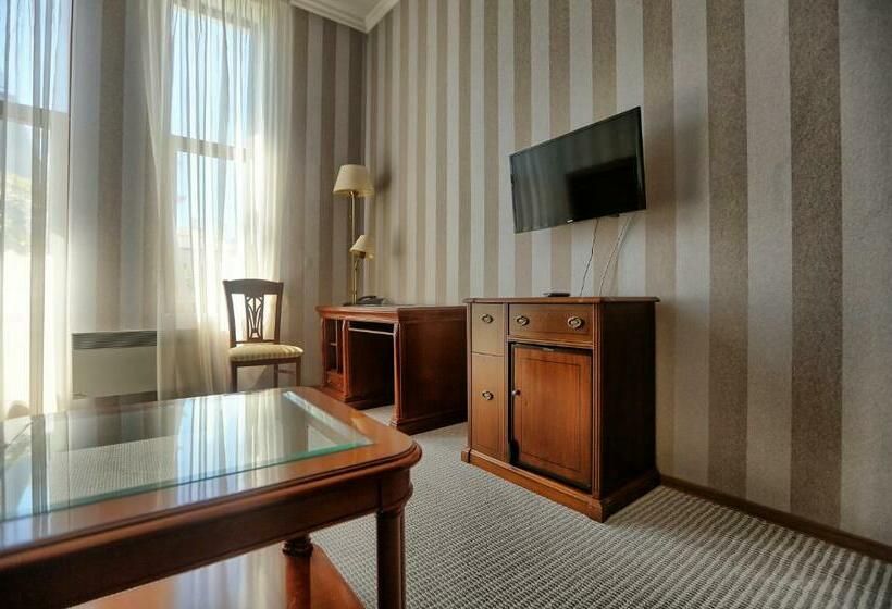 سوئیت راحتی, Ritsa