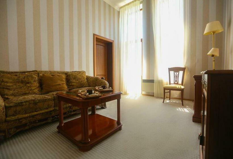 سوئیت راحتی, Ritsa