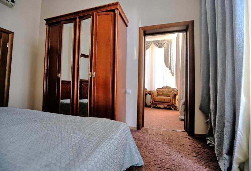 سوئیت راحتی, Ritsa