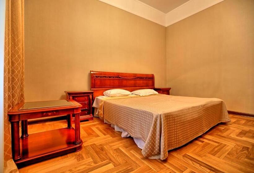 اتاق سوپریور با تخت بزرگ, Ritsa