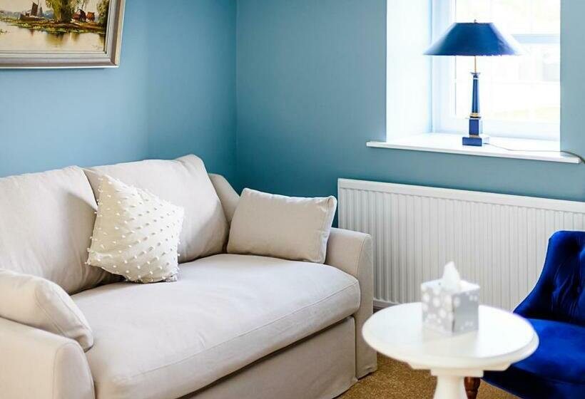 جناح جونيور, Sherbourne House