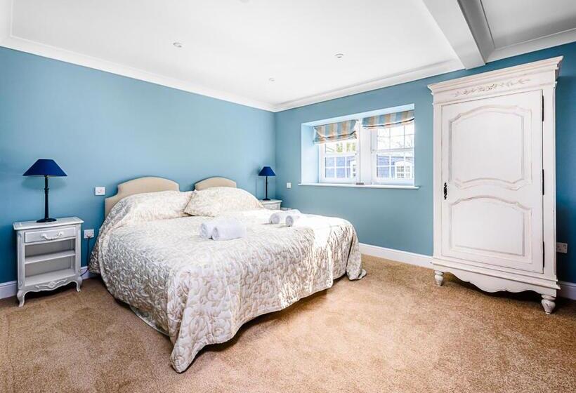 جناح جونيور, Sherbourne House