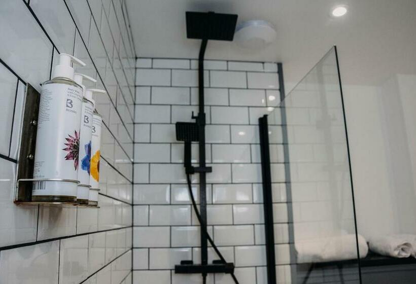 חדר סטנדרט, The George Inn