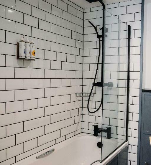 חדר סטנדרט, The George Inn