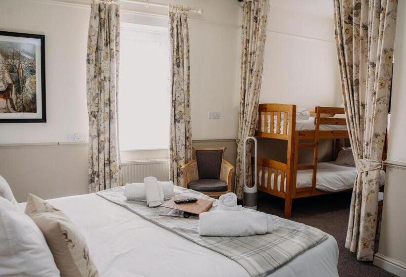 חדר משפחתי, The George Inn