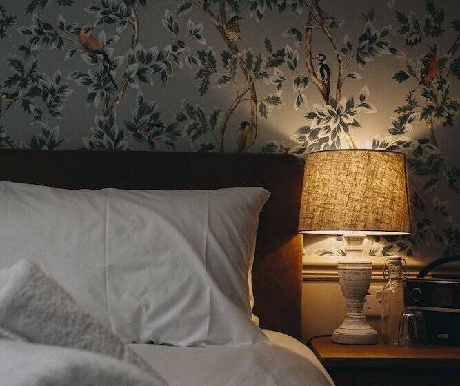 חדר משפחתי, The George Inn