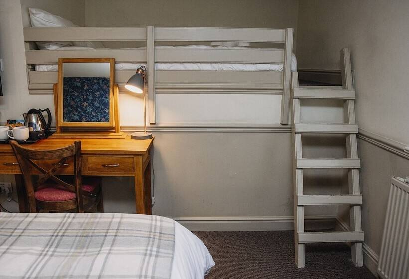 חדר משפחתי, The George Inn