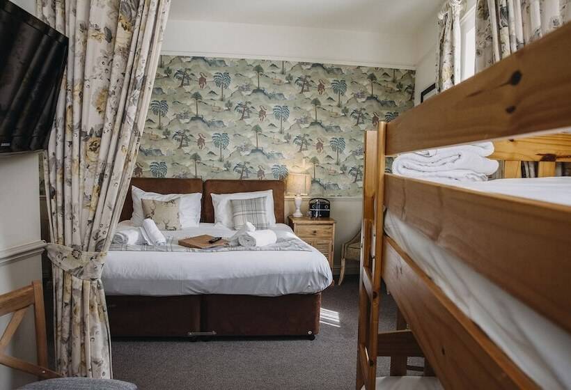 חדר משפחתי, The George Inn