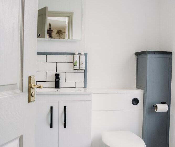 חדר משפחתי, The George Inn