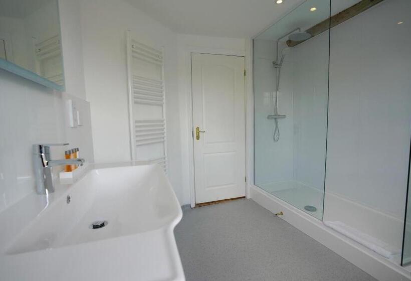 수피리어 룸, Waveney House