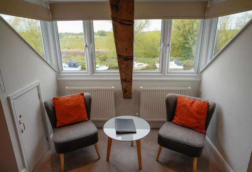 디럭스 룸 킹사이즈 침대, Waveney House