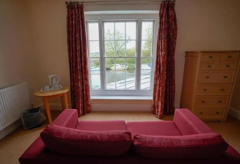 デラックススイート, Waveney House