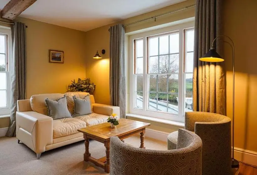 スーペリアースイート, Waveney House