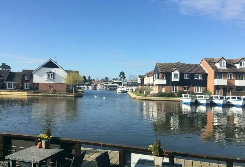 Camera Standard Vista Fiume, Wroxham