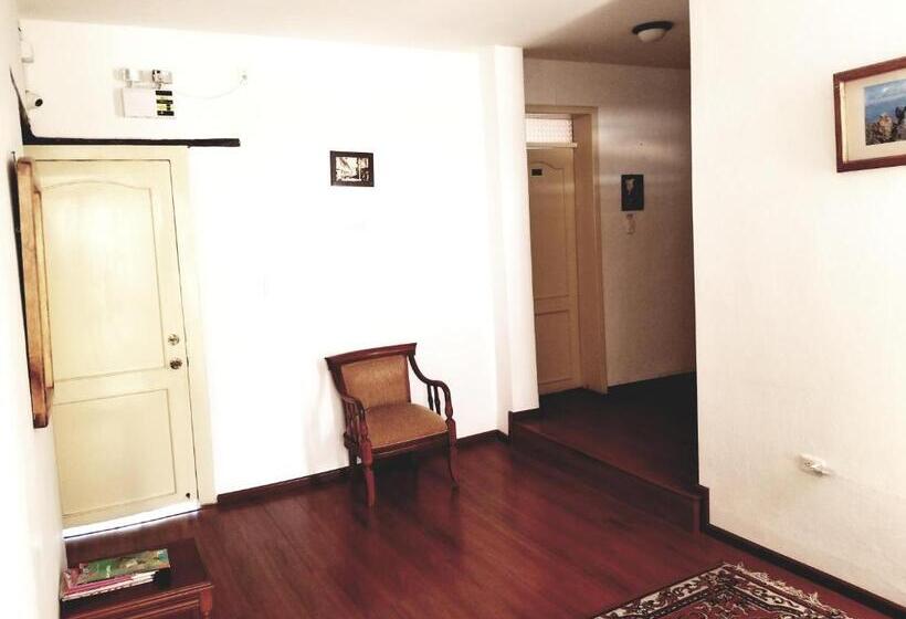 اتاق استاندارد سه نفره, Heritage Inn