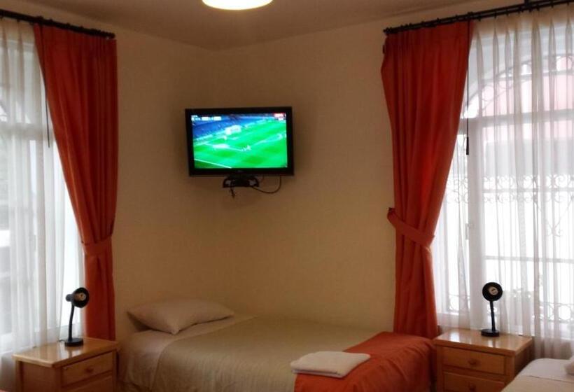 اتاق استاندارد چهار تخته, Heritage Inn
