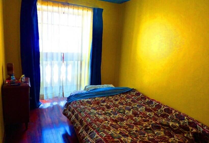 Standart Oda, Hostal Huanacauri