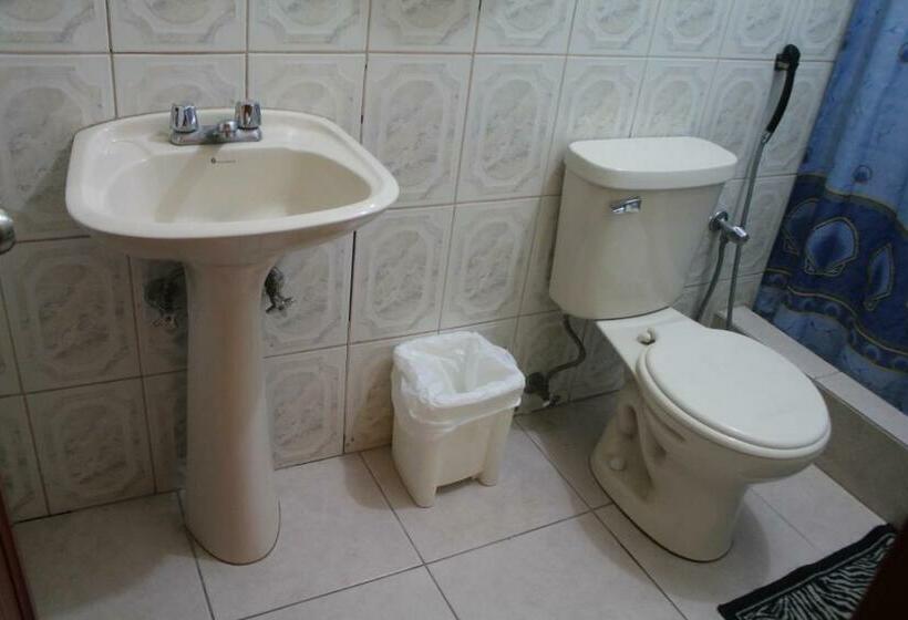 标准三人间, Hostal Rosa Mar