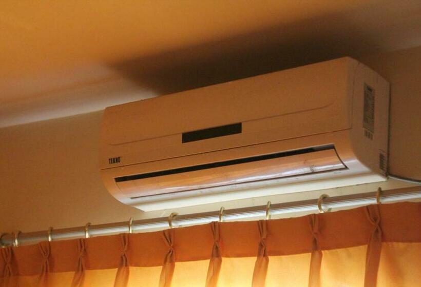 غرفة قياسية ثلاثية, Hostal Rosa Mar