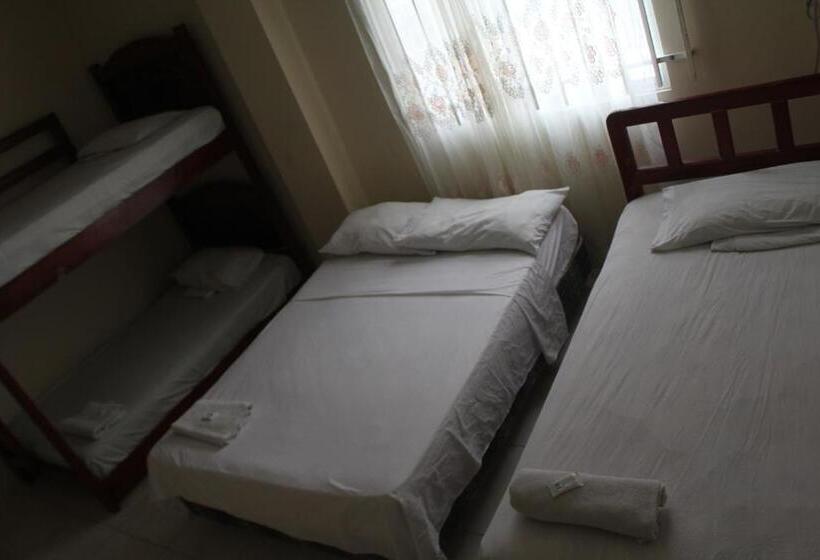 家庭间, Hostal Rosa Mar