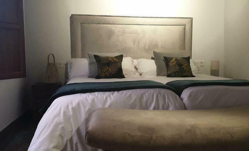 اتاق استاندارد, Mercader De Sedas