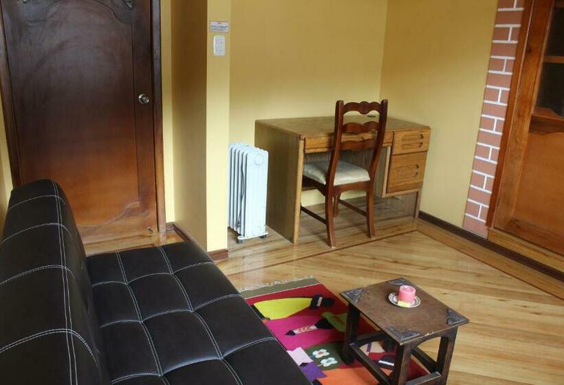 Четырехместный Номер Стандарт с Балконом, Casa De Luis