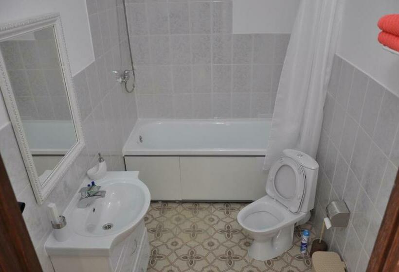 اتاق راحتی, Astina