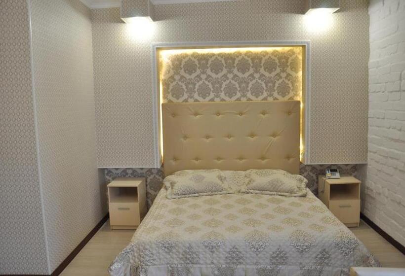 اتاق راحتی, Astina